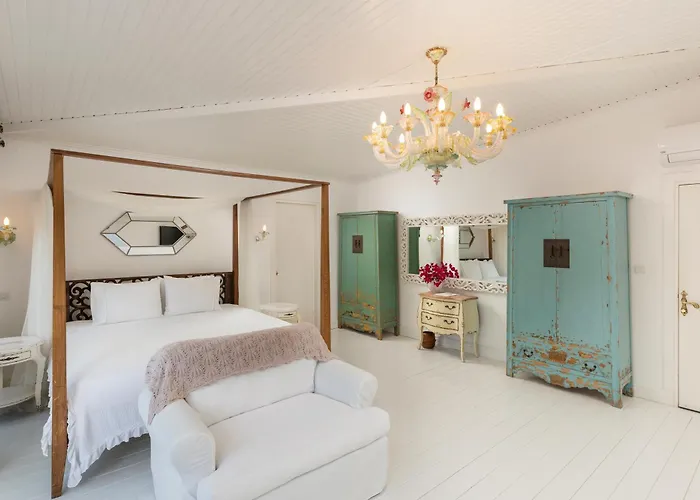 Sabrinas Haus - Adult Only +14