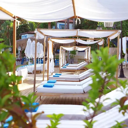 سابريناس هاوس - للكبار فقط +14 4*