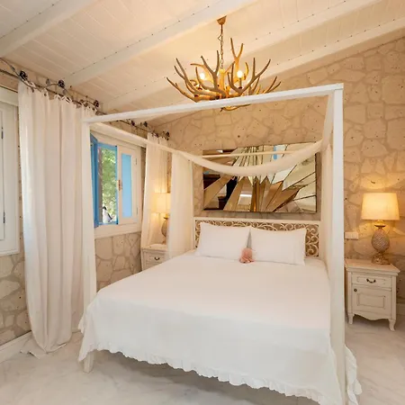 سابريناس هاوس - للكبار فقط +14 4*