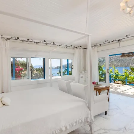 سابريناس هاوس - للكبار فقط +14