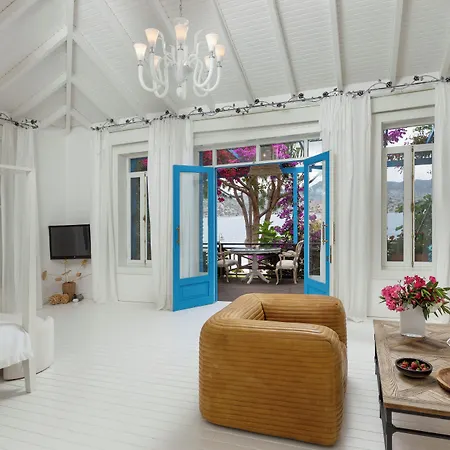 سابريناس هاوس - للكبار فقط +14